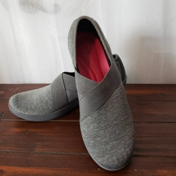 Crocs Women's Wedge's Slip On Dark Gray Shoes NWT - Picture 3 of 8